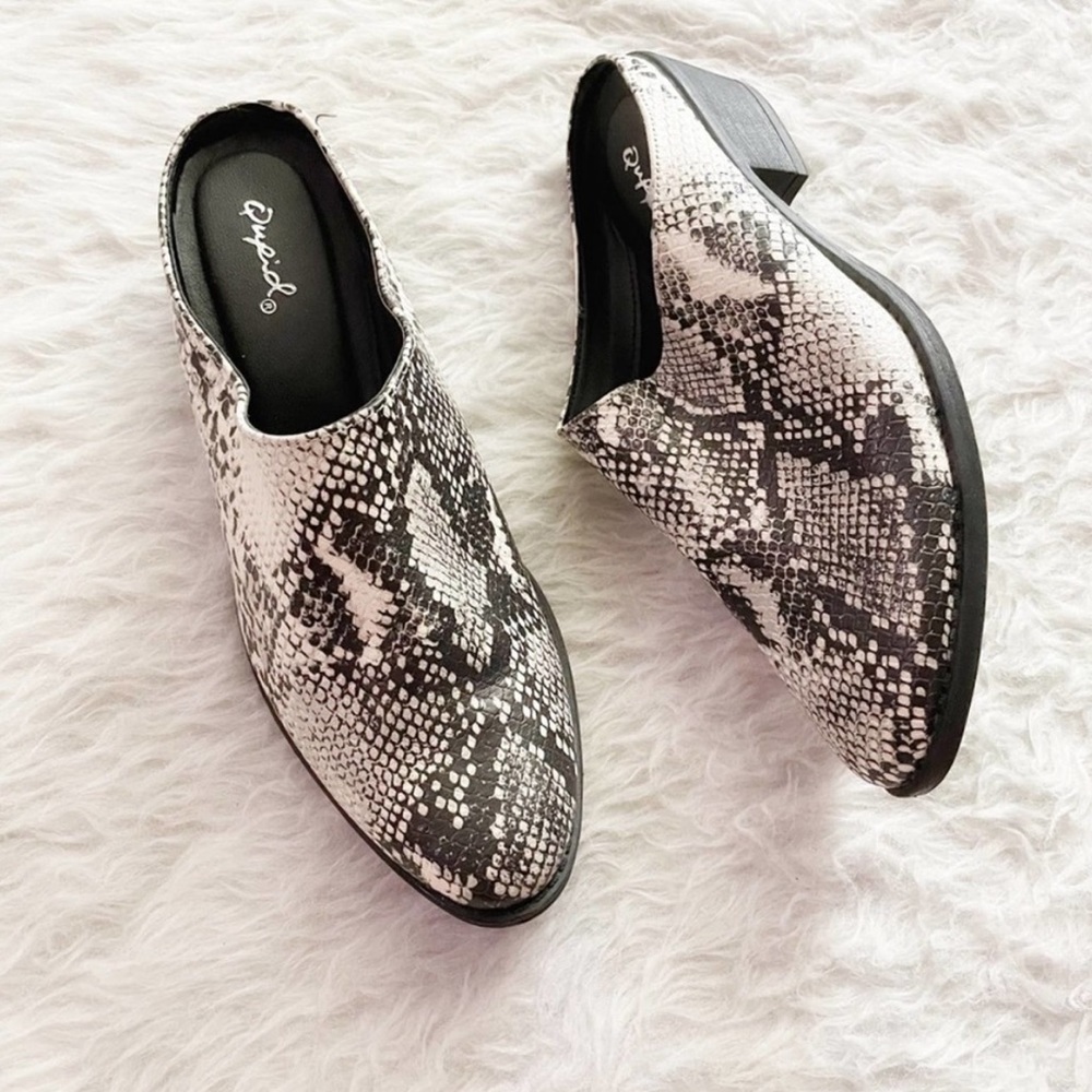 FAUX LEATHER SNAKE SKIN PRINT MULES BOOTIES CLOGS - SOCHI BLACK WHITE - SIZE 8 - Picture 1 of 7